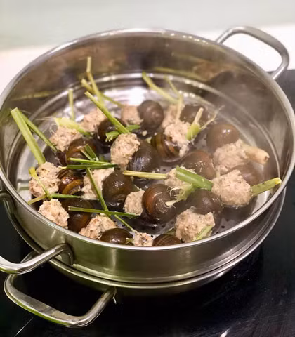 Chả ốc lá lốt nhồi ngon mà làm dễ hơn bạn tưởng - 2