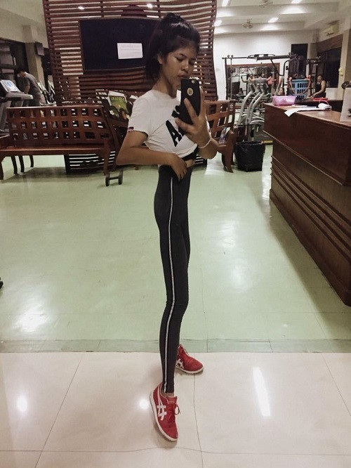 Chân dài miên man.