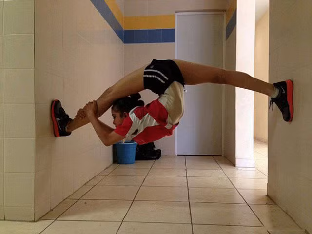 Hành động không giống ai của con người buồn cười - Hình 7