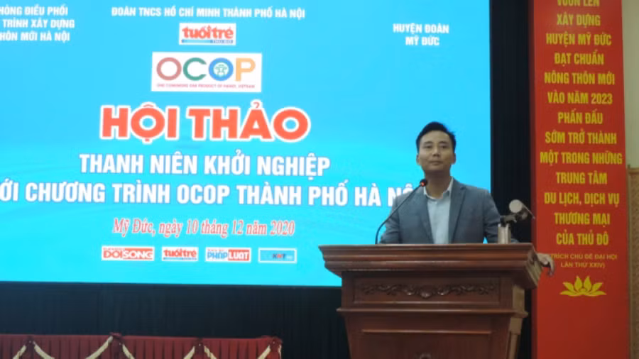 Nguyễn Đức Tiến, Ủy viên Ban chấp hành Trung ương Đoàn, Phó Bí thư Thường trực Thành đoàn, Chủ tịch Hội LHTN thành phố Hà Nội phát biểu tại hội thảo. 