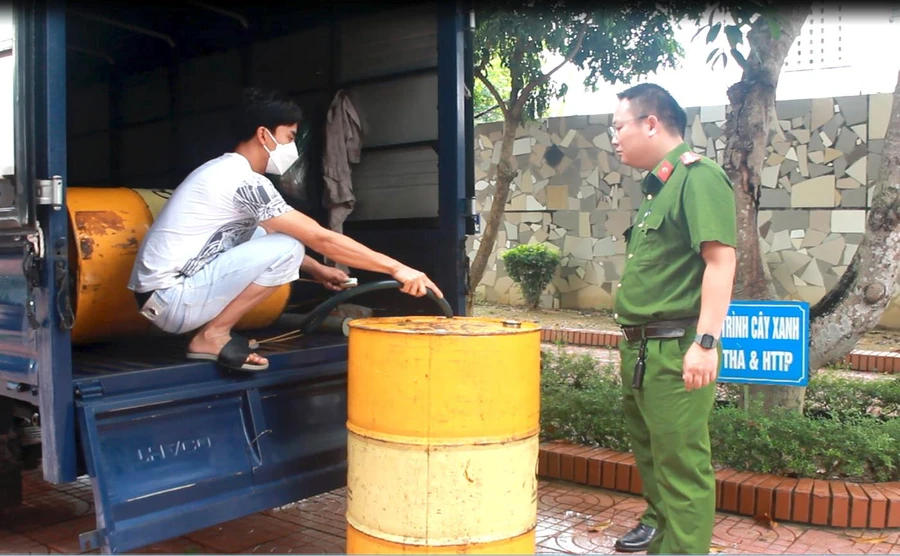 Đối tượng Nguyễn Xuân Hải thực nghiệm hiện trường.