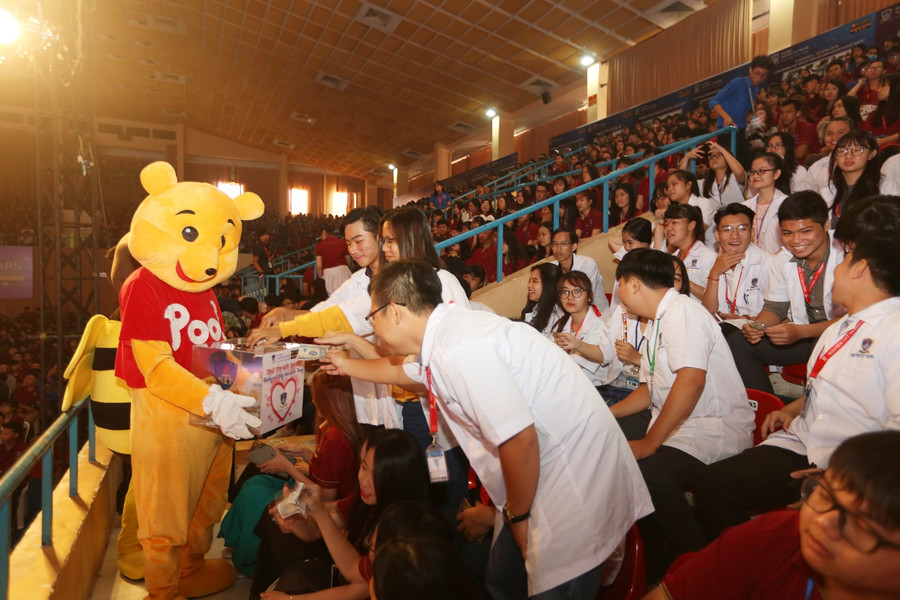 Sinh viên cũng nhiệt tình tham gia chương trình Trái tim yêu thương