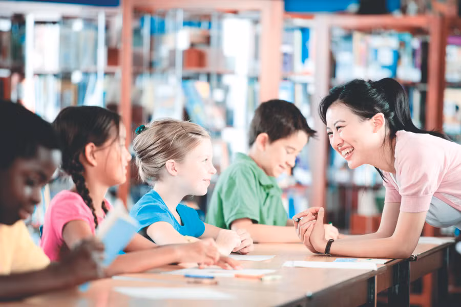 Số tiền đầu tư cho học thêm ngoài nhà trường là rất lớn Số tiền đầu tư cho học thêm ngoài nhà trường là rất lớn