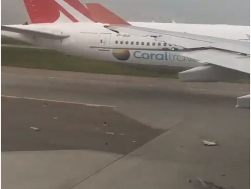 Hai máy bay Nga ngoắc cánh nhau trên đường băng