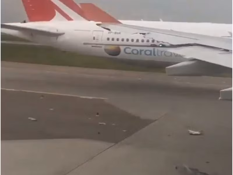 Hai máy bay Nga ngoắc cánh nhau trên đường băng