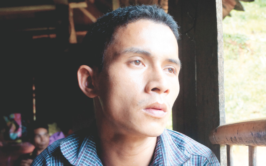 Anh Hà Văn Vân với ánh mắt vô định khi một lúc mất đi 6 người thân