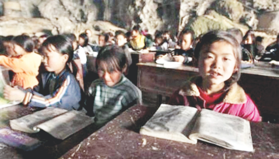 Trường học trong hang động. Ảnh: careeraddict Trường học trong hang động. Ảnh: careeraddict