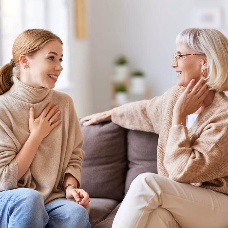 Tốt nhất là bạn nên có sự hỗ trợ từ đối tác, bạn bè và thành viên gia đình. (Ảnh: ITN).