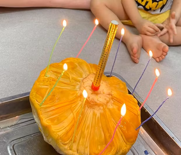 Bánh sinh nhật phiên bản... mít thơm phức luôn. Ảnh: MXH.