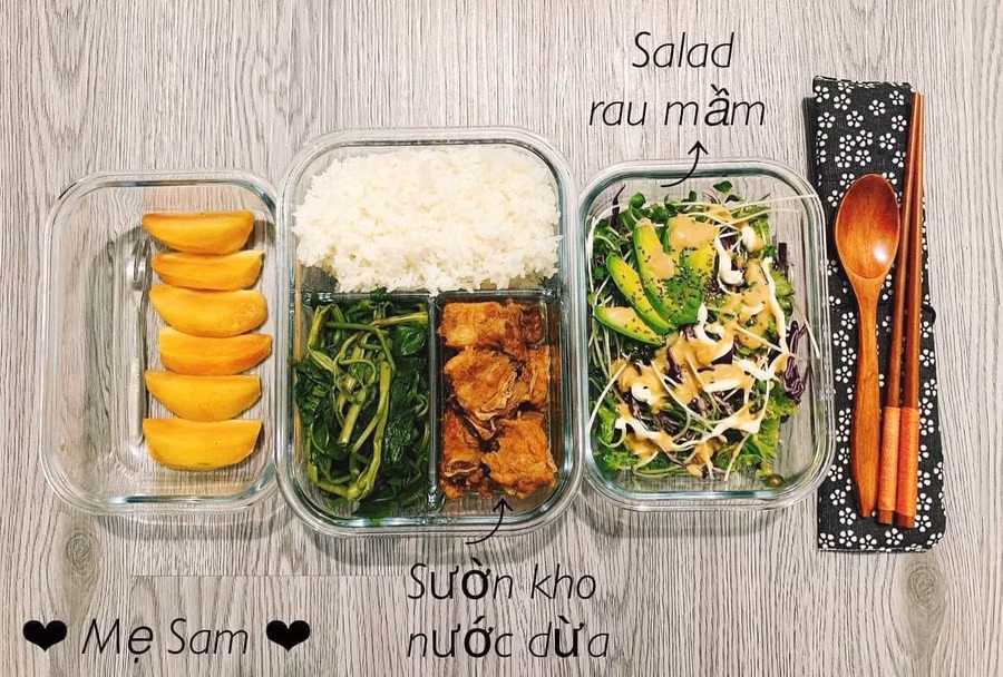 Ngon mắt những hộp cơm trưa “vợ người ta” nấu cho chồng mang đi làm mùa dịch ảnh 9