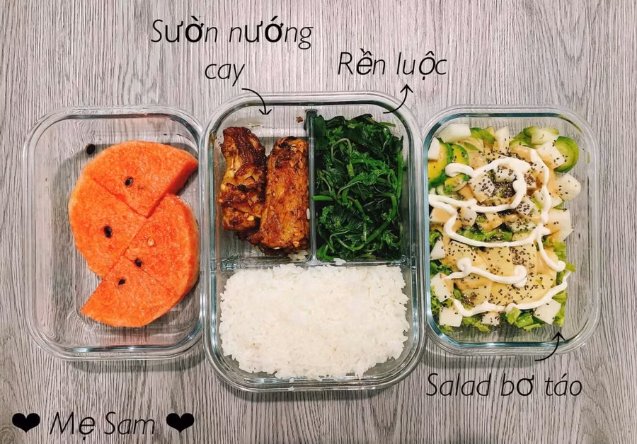 Ngon mắt những hộp cơm trưa “vợ người ta” nấu cho chồng mang đi làm mùa dịch ảnh 14