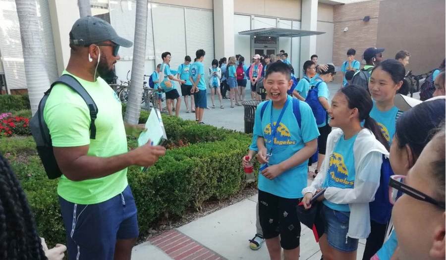 Trẻ em đến thăm ĐH California trong một chuyến tham quan học tập đến Mỹ. Trẻ em đến thăm ĐH California trong một chuyến tham quan học tập đến Mỹ.