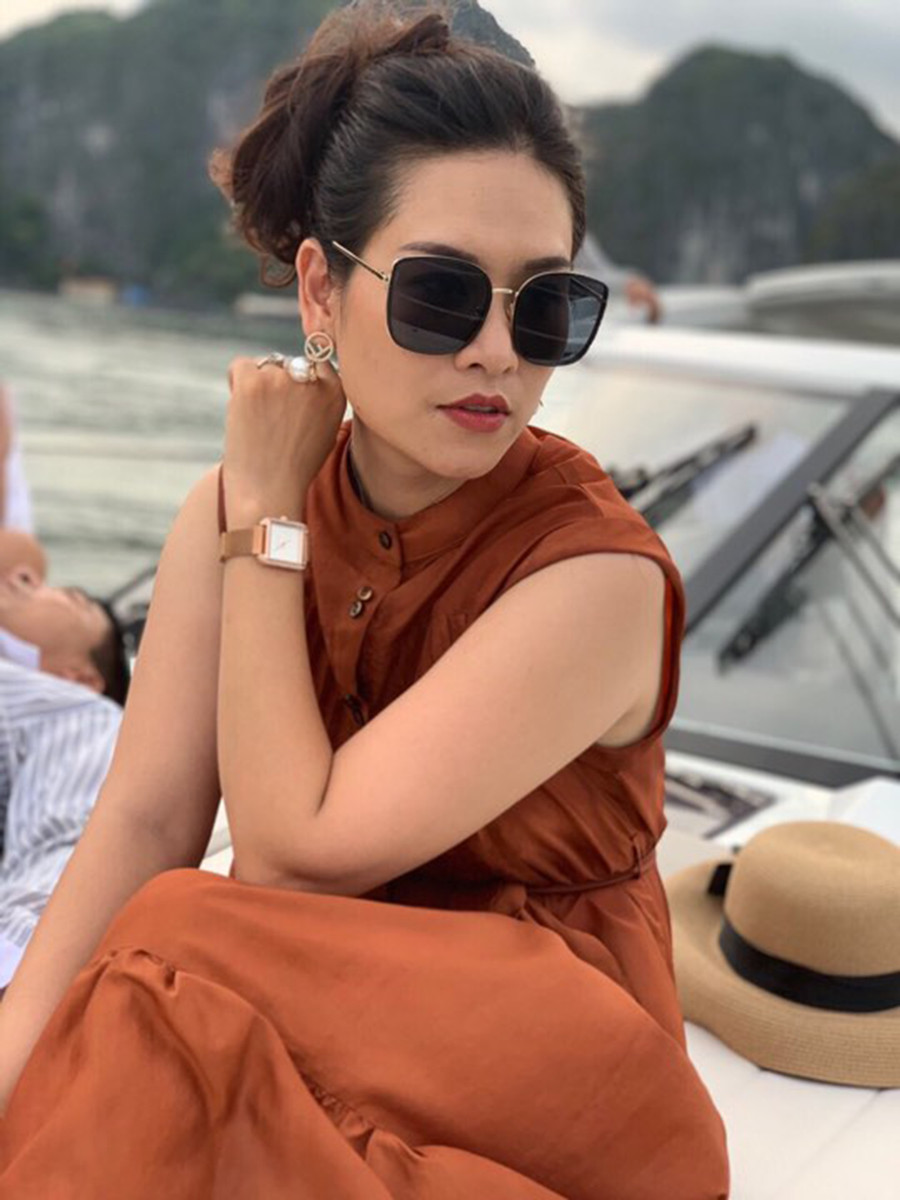 Hiện, nữ diễn viên có trung tâm kỹ năng mềm riêng cho trẻ em từ 13 tuổi. Hiện, nữ diễn viên có trung tâm kỹ năng mềm riêng cho trẻ em từ 13 tuổi.