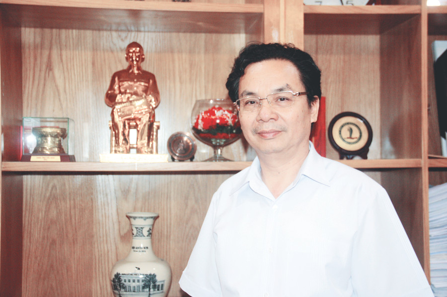 PGS.TS Hoàng Văn Cường – Phó Hiệu trưởng Trường ĐH Kinh tế Quốc dân, Đại biểu Quốc hội khóa XIV PGS.TS Hoàng Văn Cường – Phó Hiệu trưởng Trường ĐH Kinh tế Quốc dân, Đại biểu Quốc hội khóa XIV