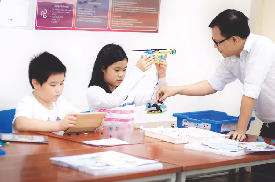 Thầy và trò với tâm thế mới bước vào năm học. Ảnh Q.Trung