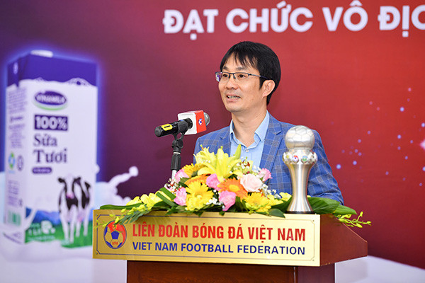Ông Phan Minh Tiên phát biểu chúc mừng đội tuyển đã đạt thành tích xuất sắc tại Giải vô địch Bóng đá nữ Đông Nam Á 2019 Ông Phan Minh Tiên phát biểu chúc mừng đội tuyển đã đạt thành tích xuất sắc tại Giải vô địch Bóng đá nữ Đông Nam Á 2019
