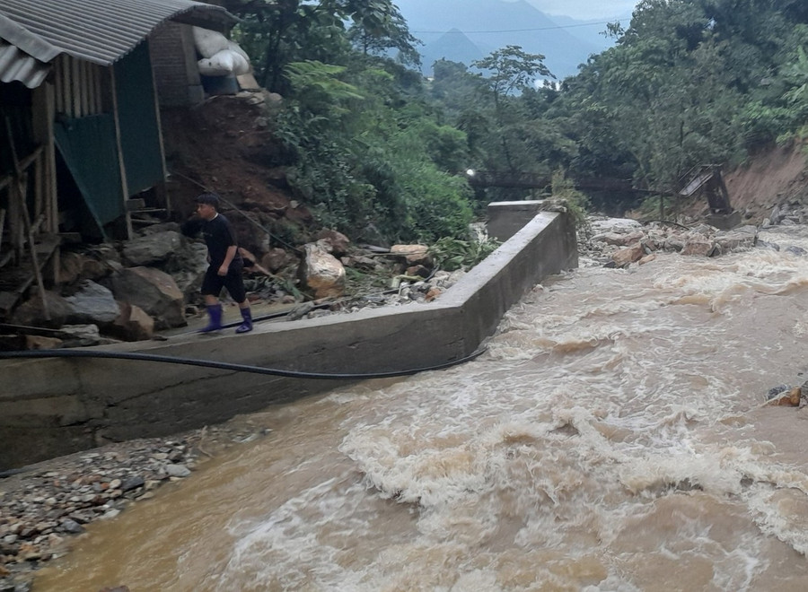 Trận lũ quét ở xã Liên Minh khiến 2 người chết và 4 người mất tích. Trận lũ quét ở xã Liên Minh khiến 2 người chết và 4 người mất tích.