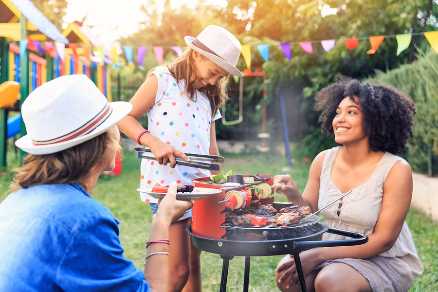 Trong một thế giới hoàn hảo, con bạn sẽ sẵn sàng tham gia tích cực vào việc lập kế hoạch bữa ăn. (Ảnh: ITN).