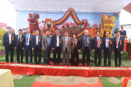 Ngày 15/12/2019, Công ty Hoàng Kim tổ chức lễ khởi công "chui" nhà máy xử lý nước sạch xã Hải Minh với sự tham dự của nhiều lãnh đạo huyện Hải Hậu và tỉnh Nam Định. Ảnh: haihau.namdinh.gov.vn