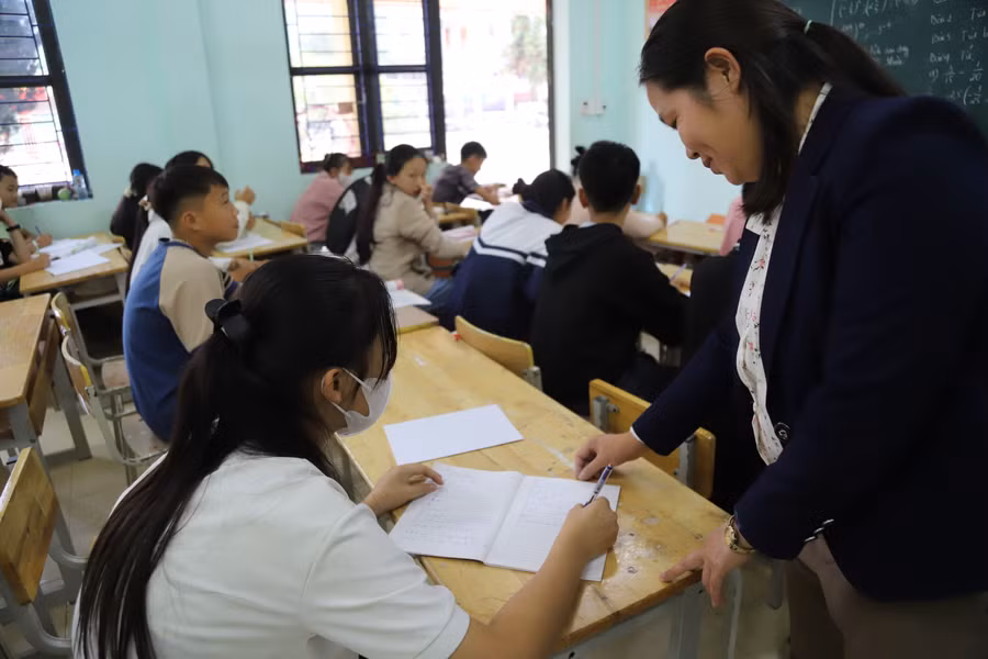 Một tiết học của cô và trò trường THCS Đồng Văn, huyện Đồng Văn, Hà Giang.
