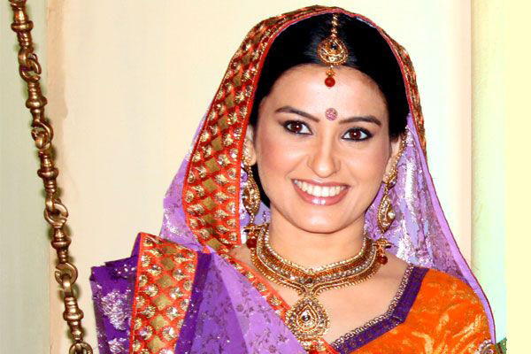 dan sao "co dau 8 tuoi" ra sao sau hon chuc nam gay sot khap chau a? hinh anh 5