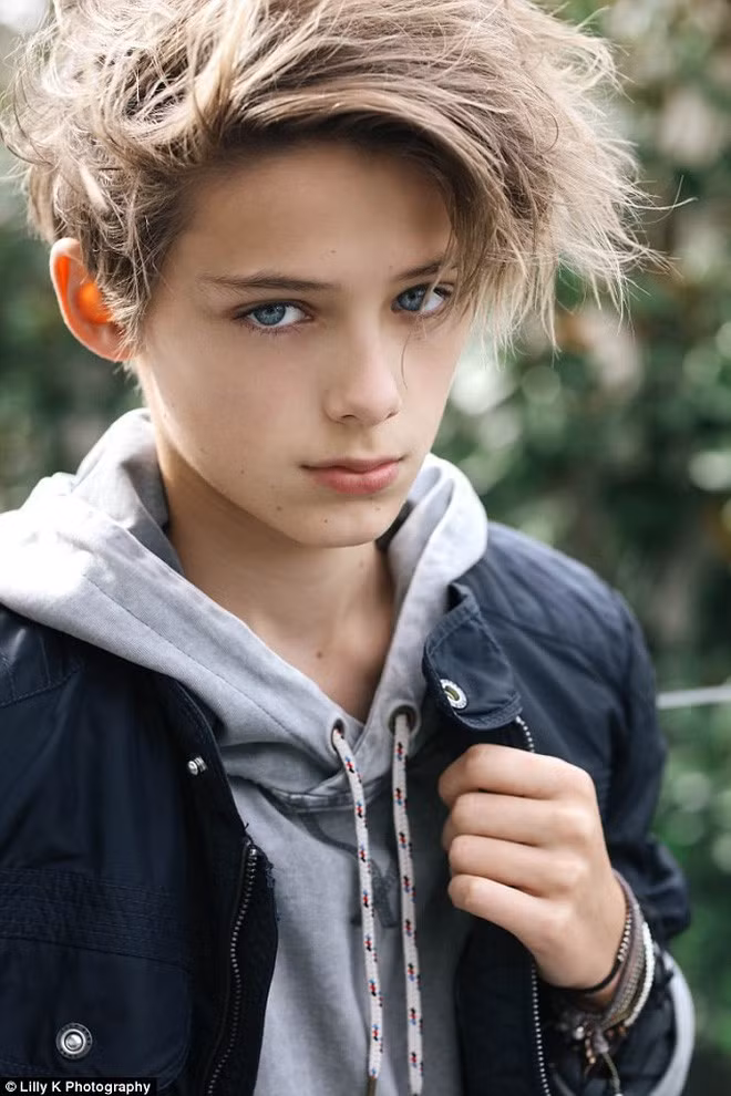 Nhan sắc mê hoặc của cậu bé đẹp trai nhất thế giới năm nào ảnh 1