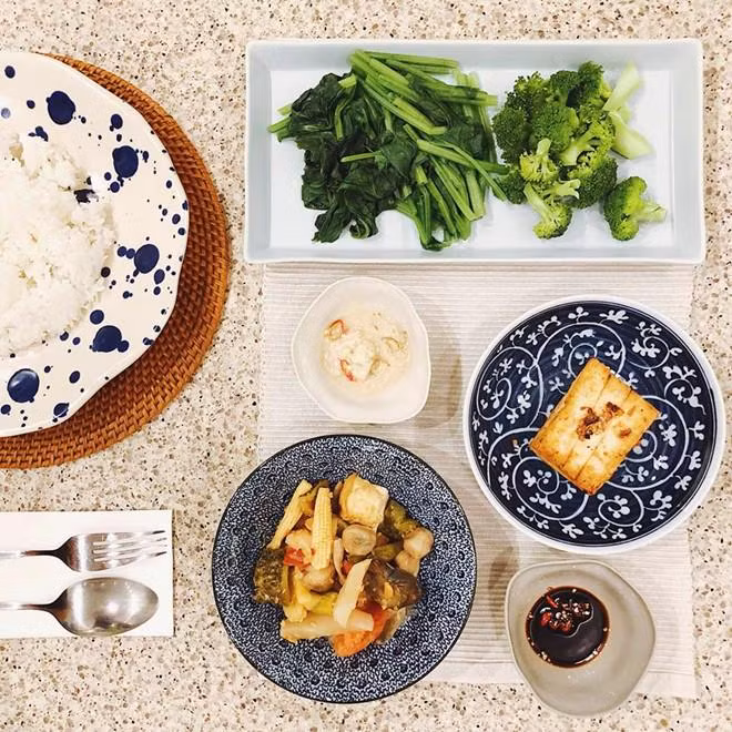 Bữa cơm giản dị nhưng tràn đầy tình cản