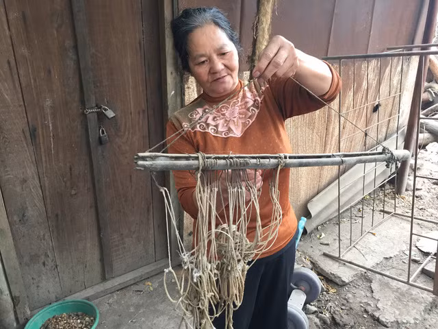 Những câu chuyện “nổi da gà” của người phụ nữ ven sông Hồng