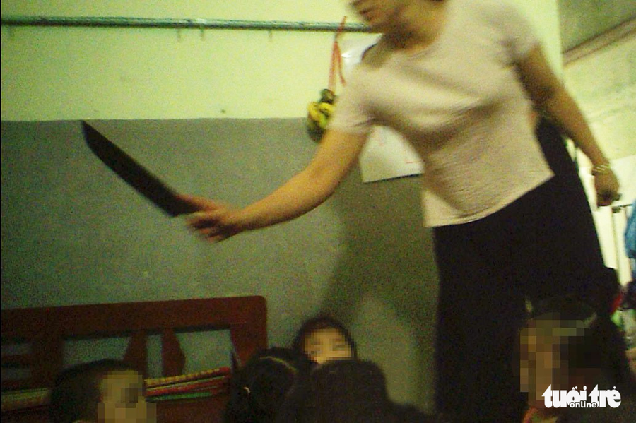 Lưỡi dao sắc lạnh cảm xúc, tình thương này sẽ là vết cắt ám ảnh lớn nơi các em