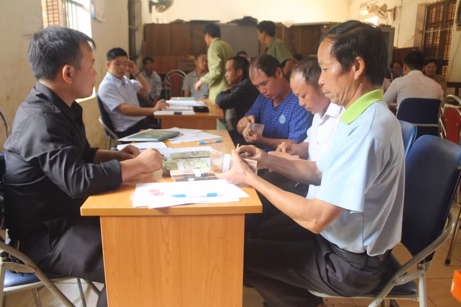 Nhờ được hưởng tiền dịch vụ môi trường rừng, người dân đã tích cực tham gia bảo vệ rừng.