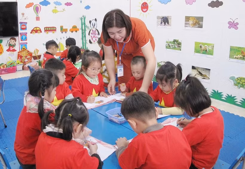 Chú trọng phát triển giáo dục mầm non cho học sinh DTTS.