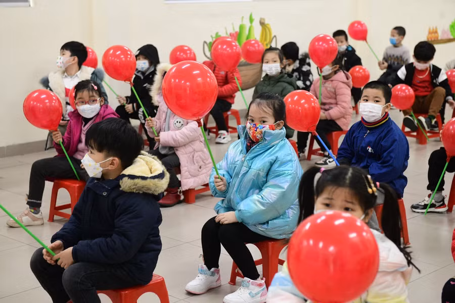 Học sinh tiểu học ở Hà Nội đã phải học online trong suốt nhiều tháng qua vì dịch bệnh.