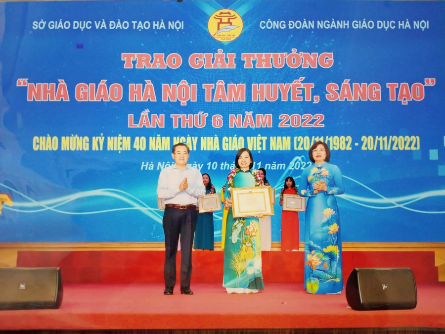 Năm 2022, cô Mầu Thị Hiền đã đạt danh hiệu "Nhà giáo Hà Nội tâm huyết, sáng tạo lần thứ 6". Năm 2022, cô Mầu Thị Hiền đã đạt danh hiệu "Nhà giáo Hà Nội tâm huyết, sáng tạo lần thứ 6".
