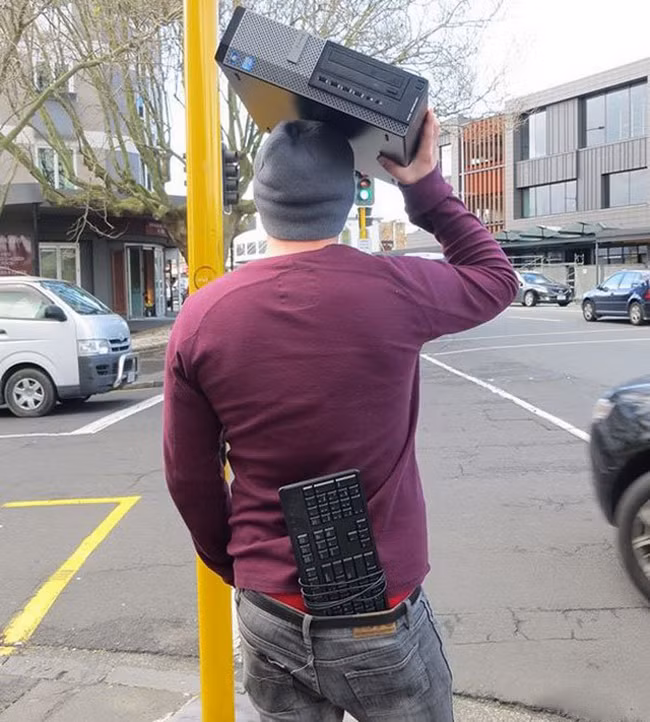 chi em "chet khiep" voi cac quy ong "khong giong ai" hinh anh 14