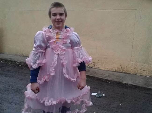 chi em "chet khiep" voi cac quy ong "khong giong ai" hinh anh 1