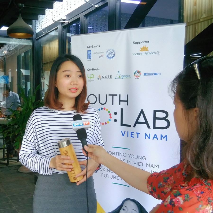 Hoàng Quỳnh Hương sáng lập dự án Save your Ocean chia sẻ với báo chí tại hội thảo