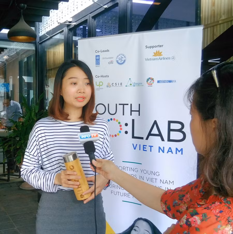 Hoàng Quỳnh Hương sáng lập dự án Save your Ocean chia sẻ với báo chí tại hội thảo