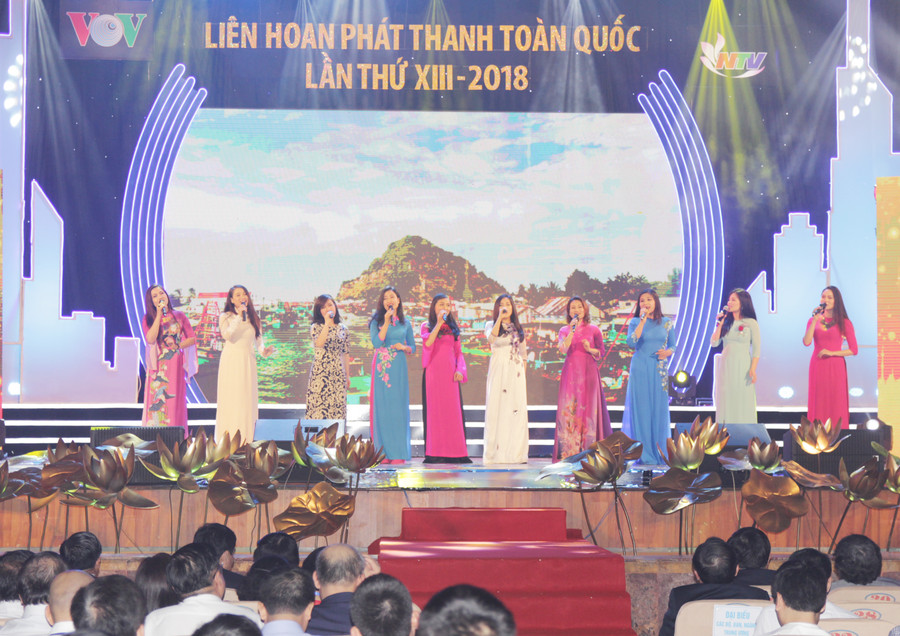 Liên hoan có tất cả 216 tác phẩm lọt vào vòng chung khảo