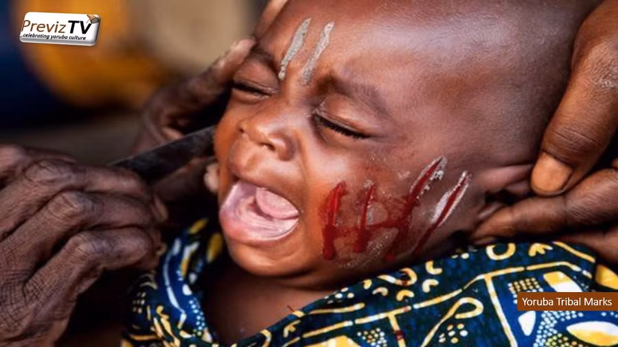 Dựng tóc gáy tập tục làm đẹp bằng cách dùng dao rạch mặt