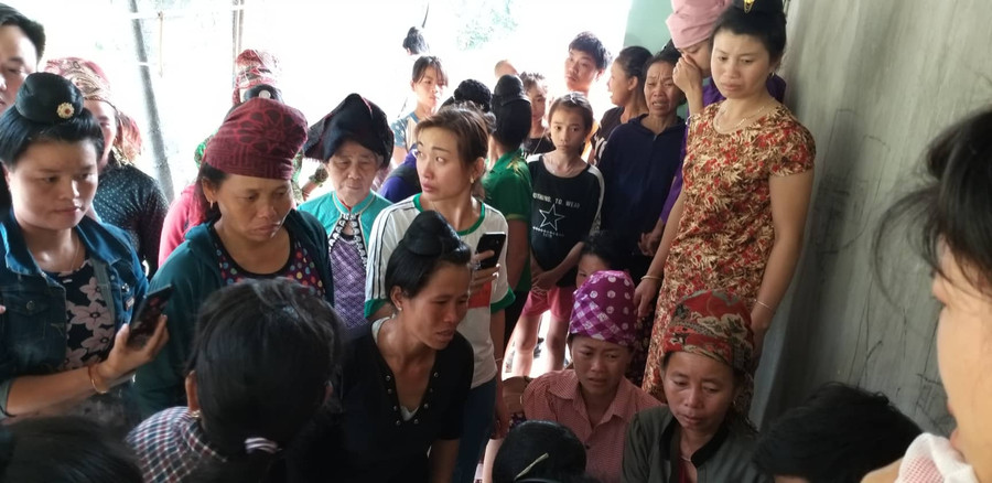 Dân bản bàng hoàng trước cái chết.