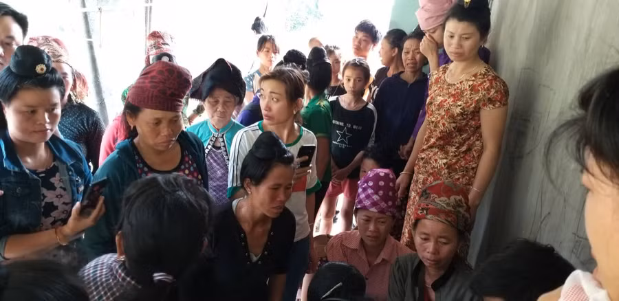 Dân bản bàng hoàng trước cái chết.