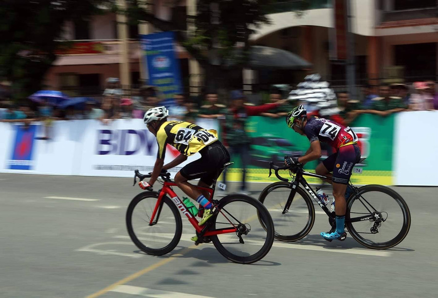 Các tay đua liên tục bứt phá về đích (Ảnh: Hải An) Các tay đua liên tục bứt phá về đích (Ảnh: Hải An)