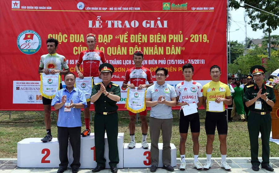 BTC trao giải cho các vận động viên (Ảnh: Hải An) BTC trao giải cho các vận động viên (Ảnh: Hải An)