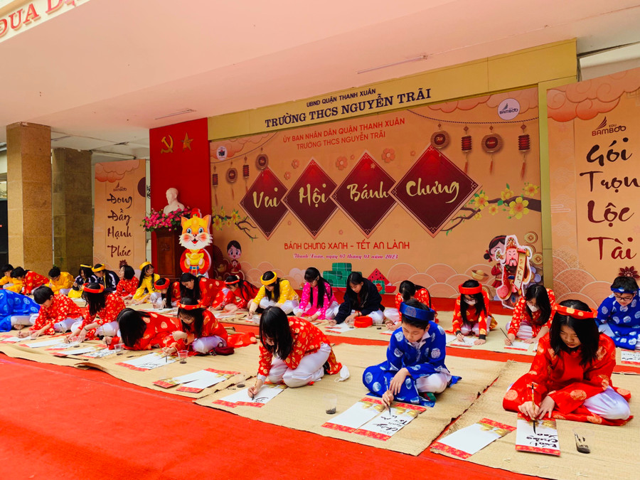 Học sinh được vẽ tranh chữ nói về ước vọng ngày xuân. Học sinh được vẽ tranh chữ nói về ước vọng ngày xuân.