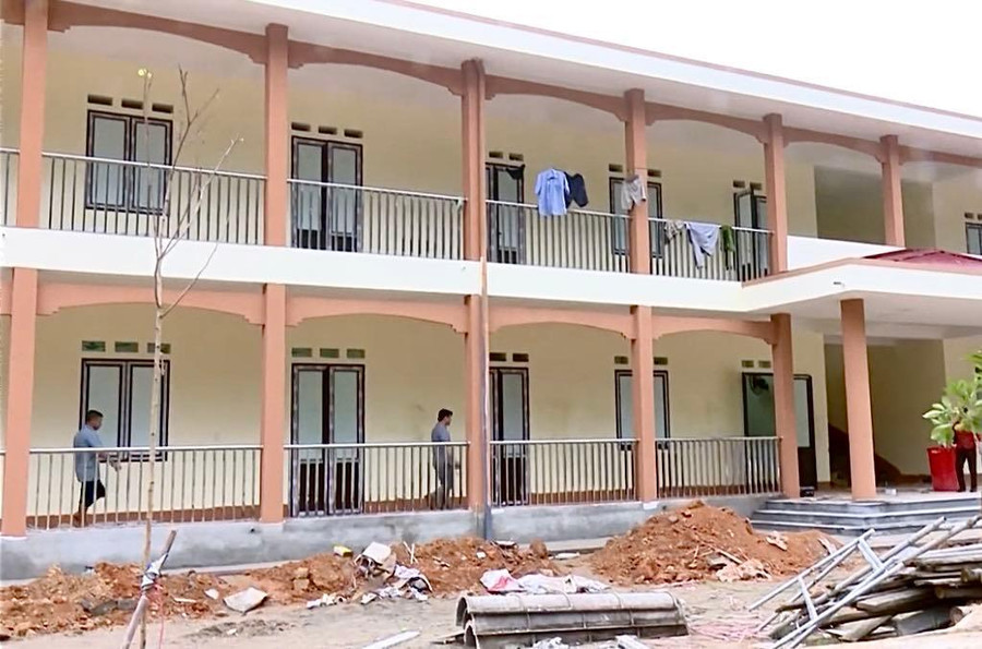 Trường THCS Cúc Đường được đầu tư xây mới một dãy nhà 2 tầng 8 phòng học và hạ tầng phụ trợ.