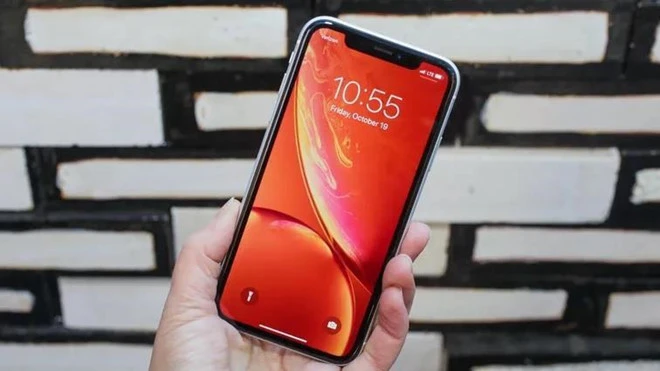 iPhone XR là mẫu máy có giá rẻ nhất trong bộ 3 sản phẩm Apple ra mắt trong năm 2018. Ảnh: CNet.