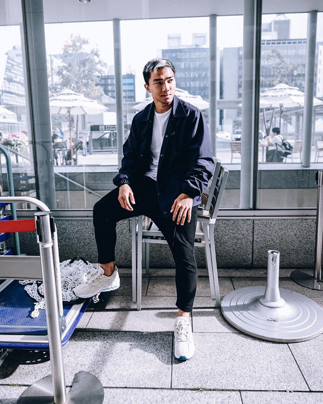 Ghé qua trang cá nhân của tiền vệ Thái Lan, người hâm mộ được chiêm ngưỡng loạt ảnh trang phục thường ngày "khá chất", chụp và tạo dáng chuyên nghiệp không kém fashionista. Ghé qua trang cá nhân của tiền vệ Thái Lan, người hâm mộ được chiêm ngưỡng loạt ảnh trang phục thường ngày "khá chất", chụp và tạo dáng chuyên nghiệp không kém fashionista.