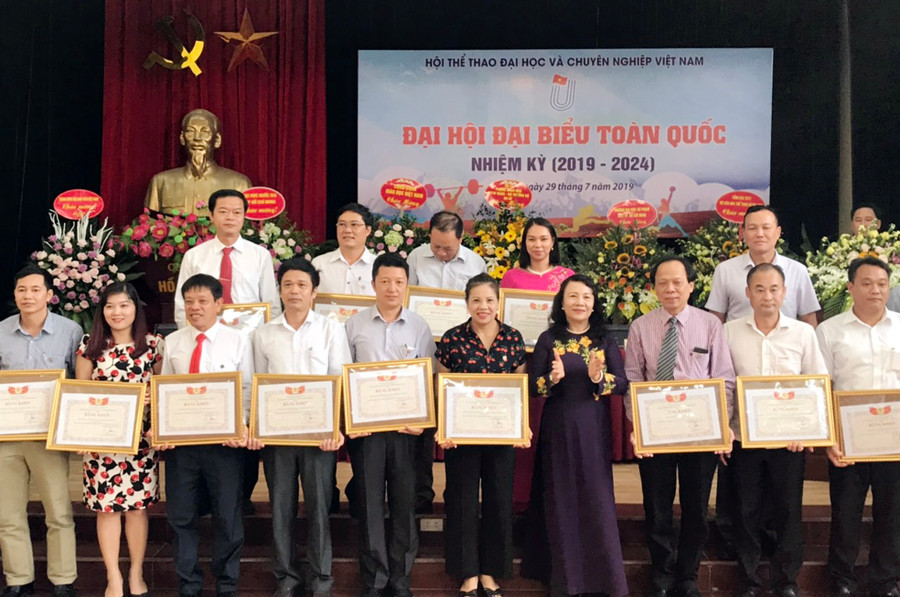 BCH mới, nhiệm kỳ VIII 2019-2024 ra mắt các đại biểu