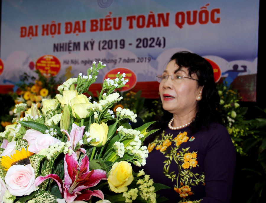 Thứ trưởng Bộ GD&ĐT Nguyễn Thị Nghĩa - Chủ tịch Hội thể thao ĐH&CN Việt Nam phát biểu tại Đại hội