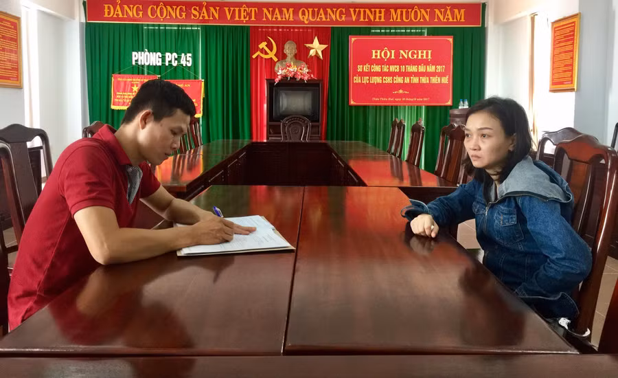 Đối tượng Trần Thị Tuyết Nhi tại cơ quan điều tra.